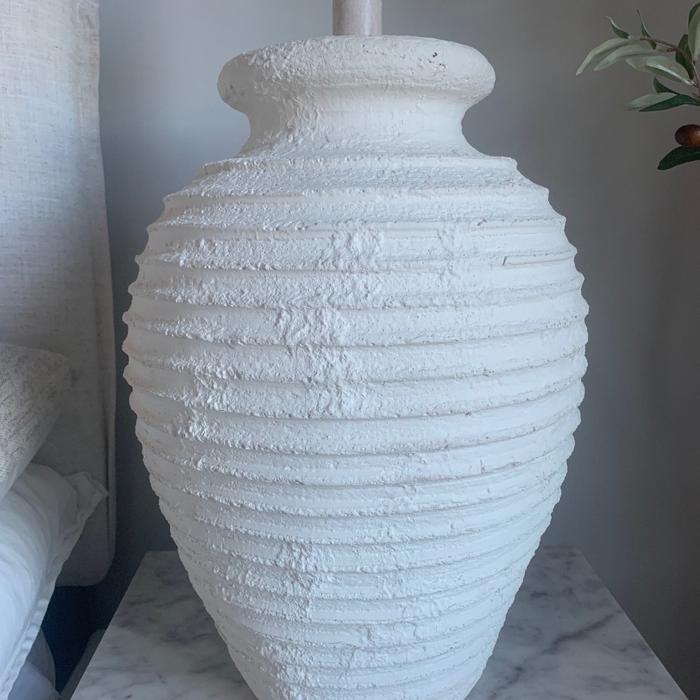 Plaster white table lamp
